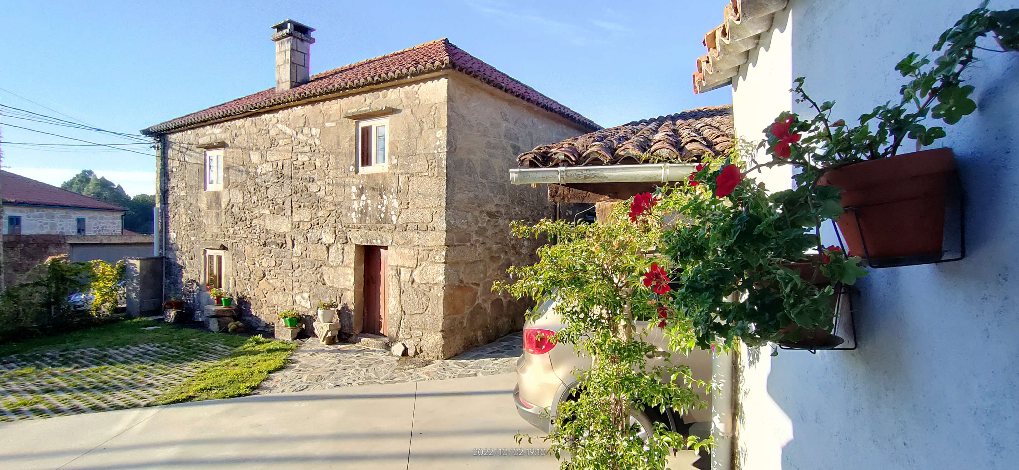 EXT-fachada-con-geranios